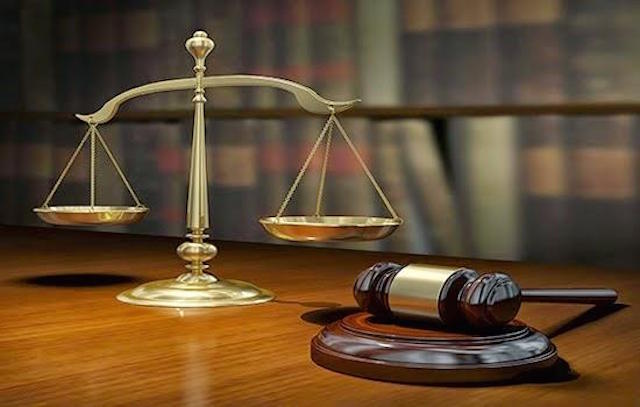 أمنيون يقتحمون مكتب محامية ويضغطون من أجل إسقاط دعوى