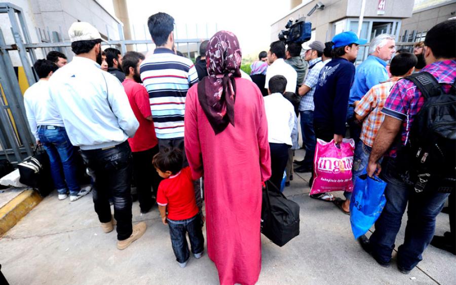 اسبانيا: 800 مهاجر تونسي محتجزون في ظروف “قاسية ومهينة”