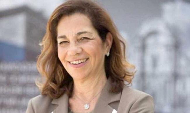 حقيقة القرابة بين كاتبة الدولة عاقسة البحري وقيس سعيد