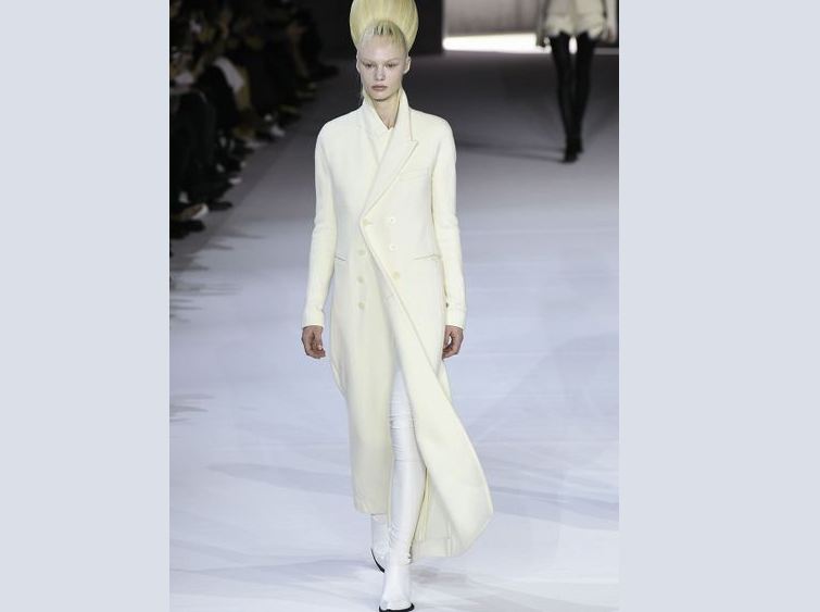 َAu théâtre du Chaillot à Pris : le prêt-à-porter aux accents futuristes