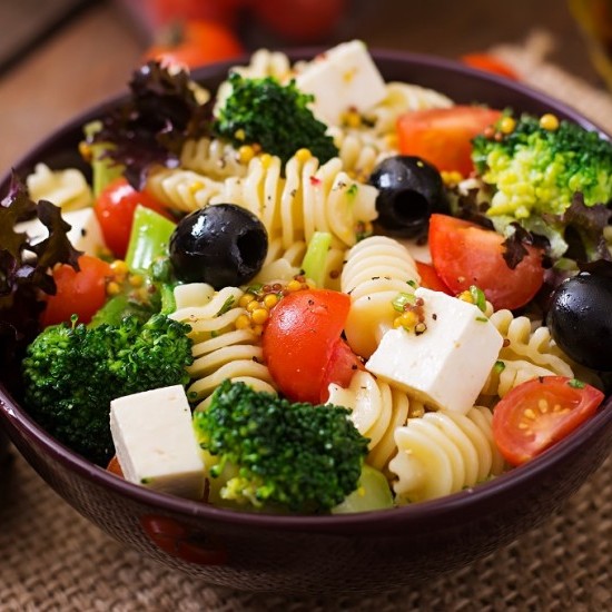 سلطة المكرونة بالخضار