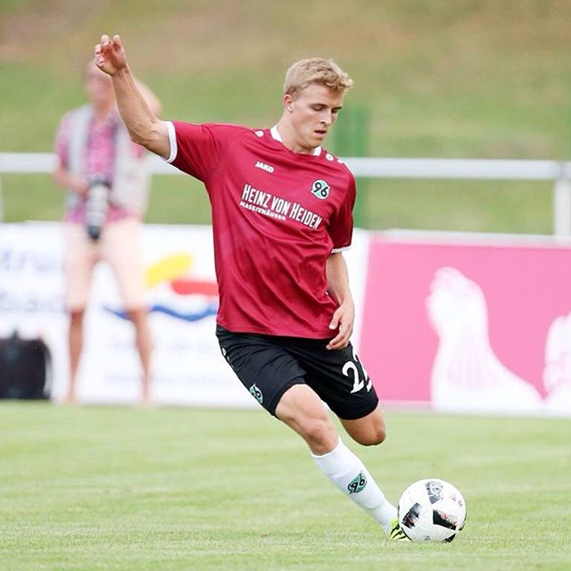 Football : Les championnats pro européens traqués par coronavirus