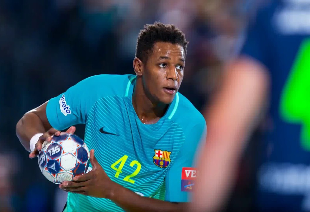 المرض يوقف مسيرة نجم كرة اليد وائل جلوز