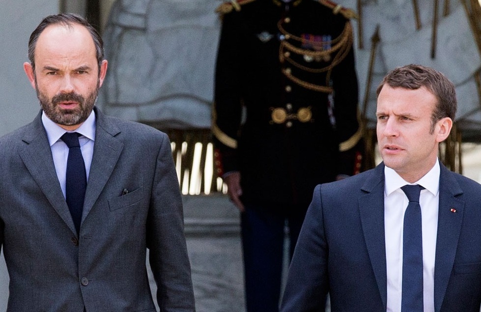 France : la guerre contre coronavirus est politique aussi