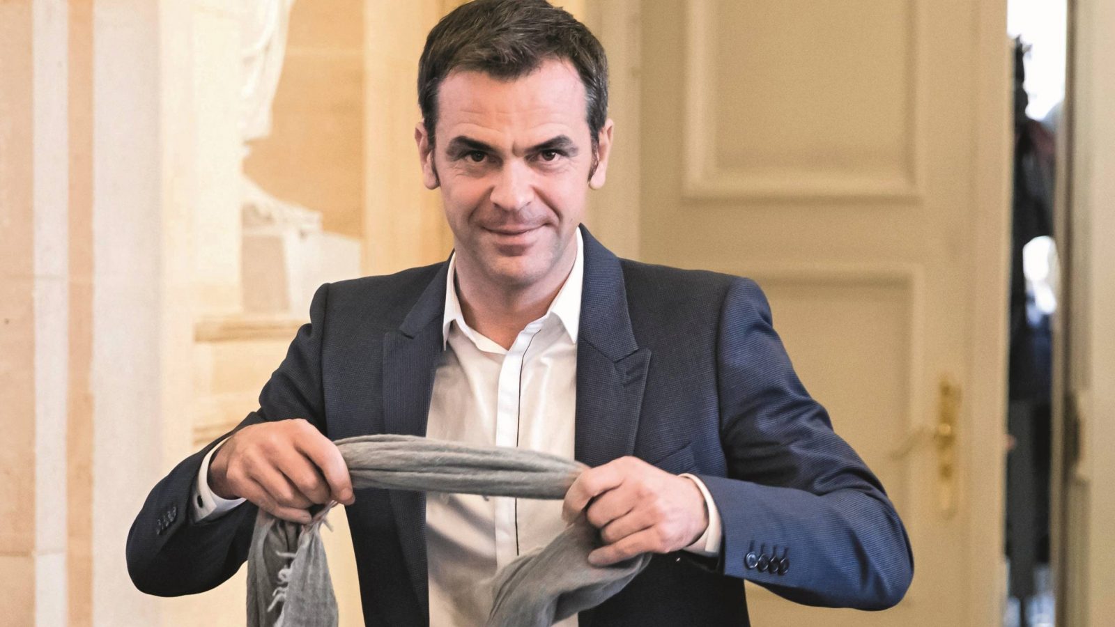 “le ministre français de la Santé à ces concitoyens : “respectez les mesures de restriction