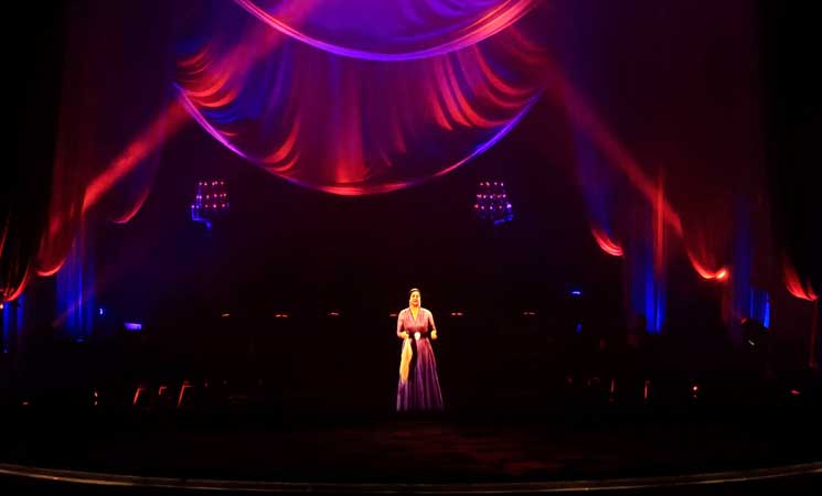 أم كلثوم تغني في أوبرا القاهرة