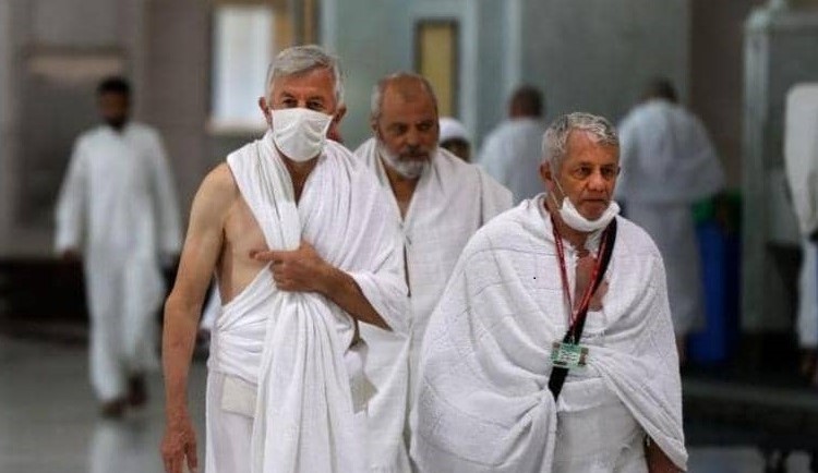 بينها حجر صحي وشهادة تحليل:  السعودية تحدد شروط العمرة