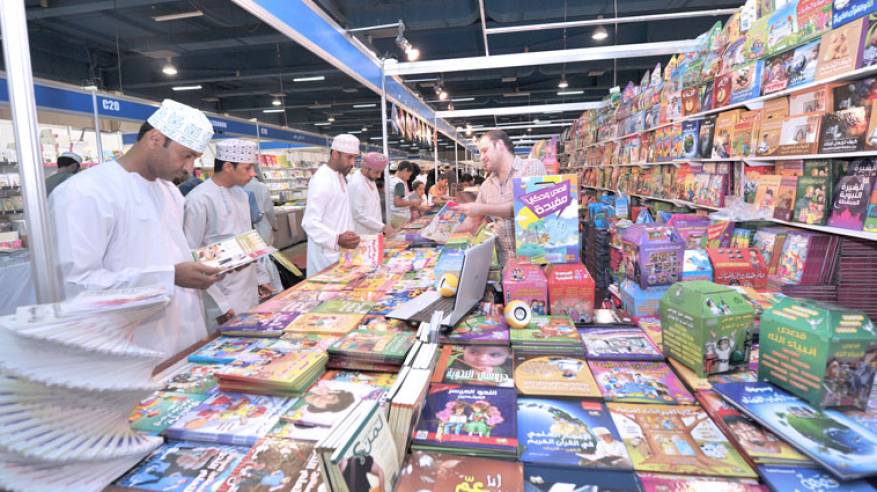 في معرض مسقط الدولي للكتاب: إقبال على الكتاب التونسي