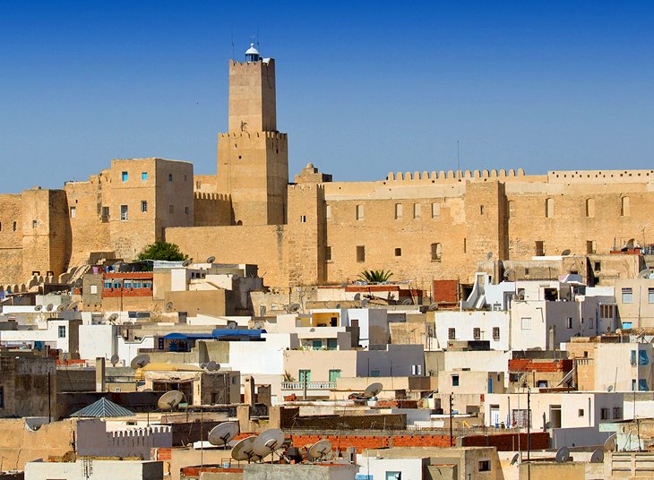 سوسة: 3 حفلات زفاف ببوحسينة واحد منها خلال الحظر وتحرير محضر عدلي