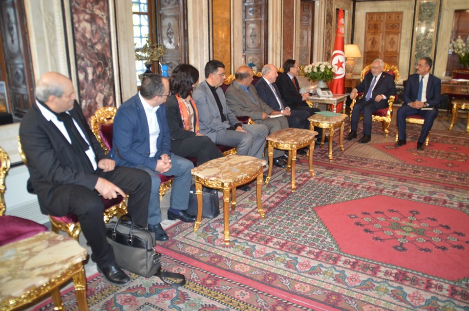 مشاغل الصحافة المكتوبة على مكتب رئيس البرلمان