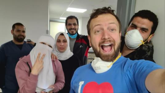 في انتظار جرعة لقاح أو حبة دواء
