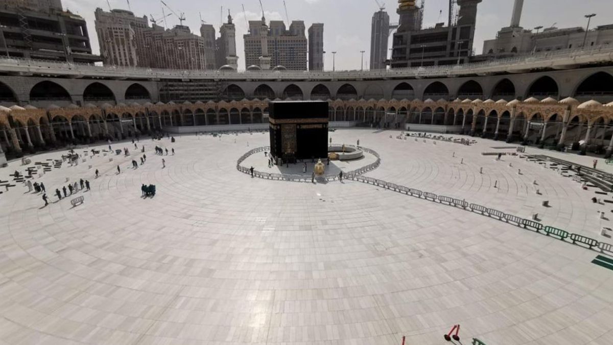 مشهد نادر الحدوث: صحن الكعبة المشرفة خال من المصلين