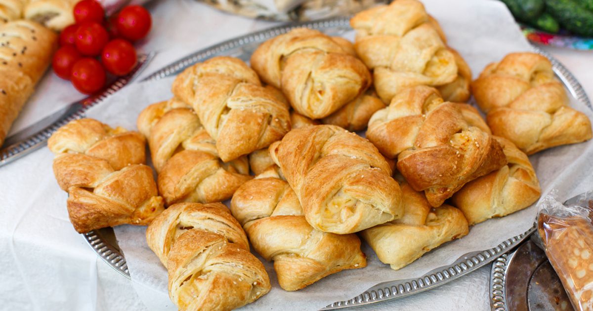 فطائر مميزة بالجبن والدجاج سريعة التحضير