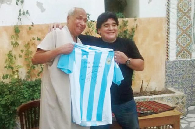 بعد 33 عاما من هدف اليد الشيطانية لمارادونا: الحكم علي بن ناصر يؤكد صحة قراره في مباراة الارجنتين وأنقلترا