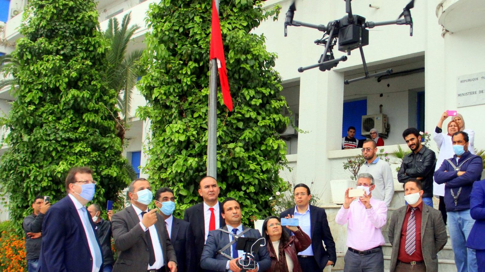 وزارة الصحة تتسلم طائرتين مسيرتين عن بعد