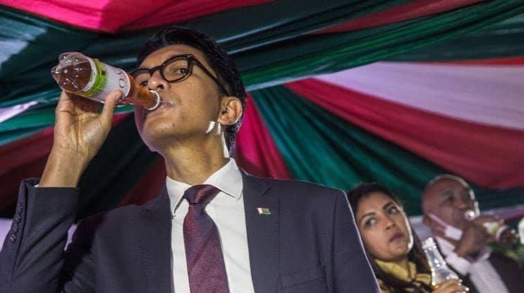 رئيس مدغشقر يجرّب بنفسه ما اعتبر علاجا لكورونا