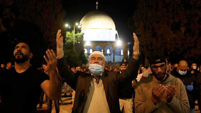 شاهد فيديو وصور/ إعادة فتح المسجد الأقصى شاهد فيديو وصور/ إعادة فتح المسجد الأقصى