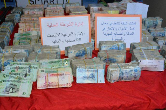 تتاجر أيضا في المصوغ والعملة : تفكيك شبكة تهريب وغسيل أموال ببن قردان تتاجر أيضا في المصوغ والعملة : تفكيك شبكة تهريب وغسيل أموال ببن قردان