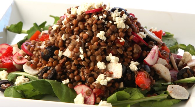 سلطة العدس والجبن