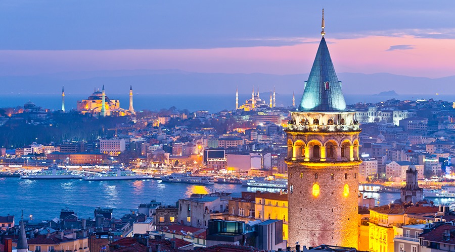 تركيا: مآذن تبثّ أغنية 