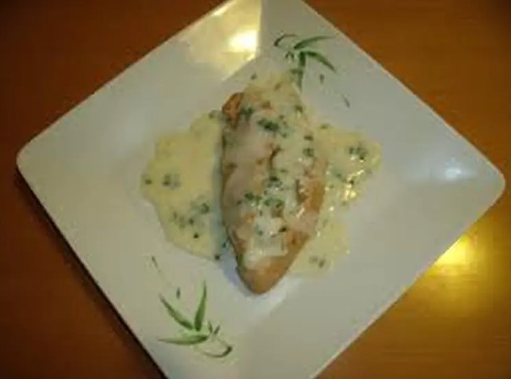 دجاج بالصلصة البيضاء