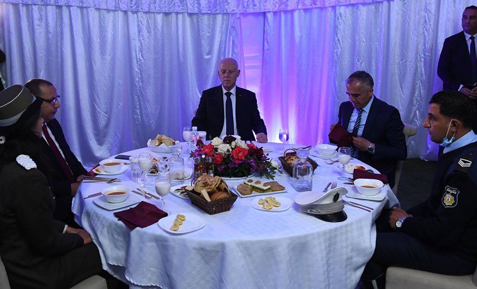 رئيس الجمهورية يؤدي زيارة إلى مدرسة طلائع الحرس الوطني بوادي الزرقاء