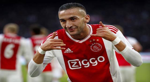 سيلعب مستقبلا مع تشلسي: زيّاش يخرج من أجاكس معزّزا مكرّما