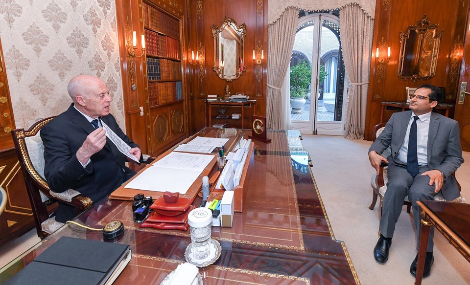 قيس سعيد يثير مسالة التعريفات القنصلية المشطة ( فيديو)