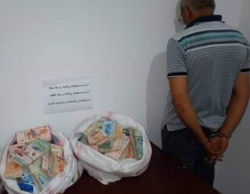 بعد القبض عليه: منظم عمليات “حرقان” يكشف عن 274 ألف دينار وسط كوم من فضلات الأبقار بعد القبض عليه: منظم عمليات “حرقان” يكشف عن 274 ألف دينار وسط كوم من فضلات الأبقار