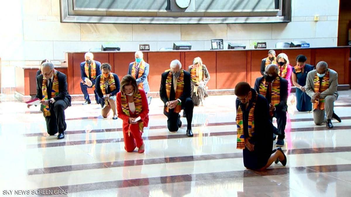 صورة اليوم/  على ركبة ونصف من أجل جورج فلويد