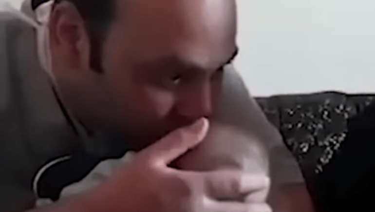 مصر: فقد الطبيب بصره فتلقّى الهديّة التي انتظرها 11 عاما