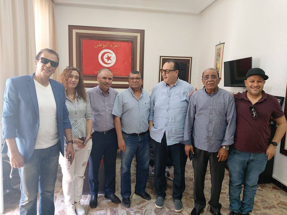 الطبوبي  يستقبل مجموعة من الفنانين وهذا ما شجعهم عليه ..