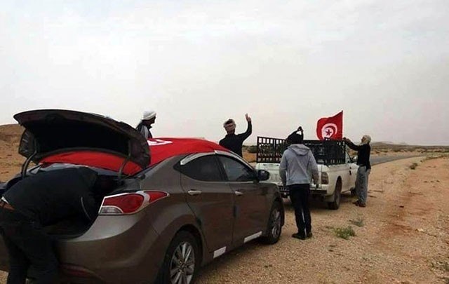 اعتصام الكامور :غلق مدخل  تطاوين بسبب الفخفاخ والطبوبي