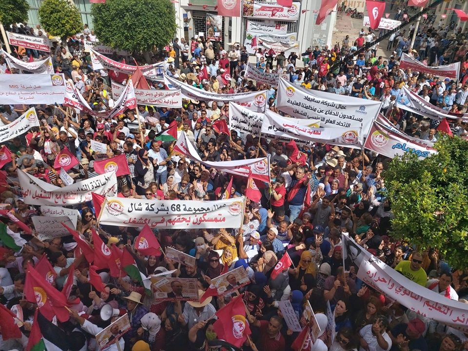 الطبوبي في تجمع عمالي: الموقوفون سيغادرون السجن ورؤوسهم مرفوعة ! (فيديو)