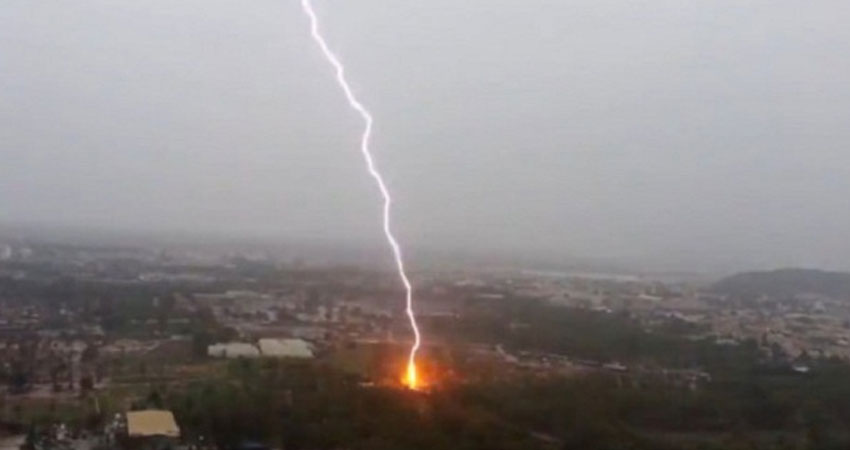 الرقاب  /صاعقة تقصف حياة شاب  امام أنظار والده