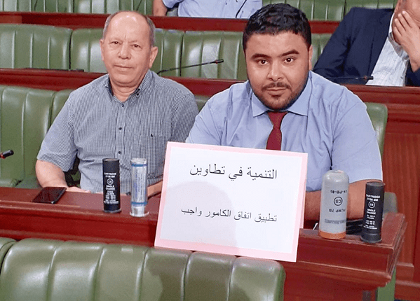 عرض عبوات غاز الاكروموجان ..نائب للفخفاخ: بضاعتكم ‏ردت اليكم