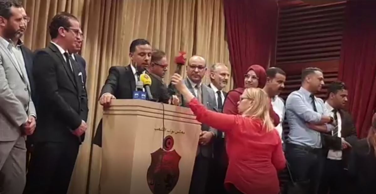 الصحفيون ينسحبون من الندوة الصحفية لسيف الدين مخلوف(فيديو)