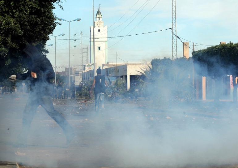 تجدد المواجهات في المكناسي ..وهذه مطالب المعتصمين