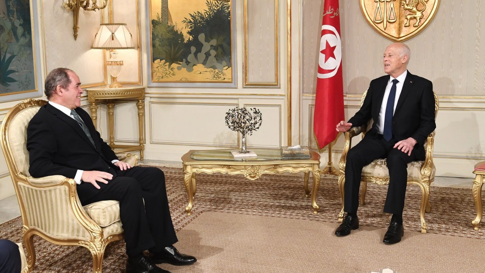 الأزمة في ليبيا محور لقاء قيس سعيد ووزير الخارجية الجزائري