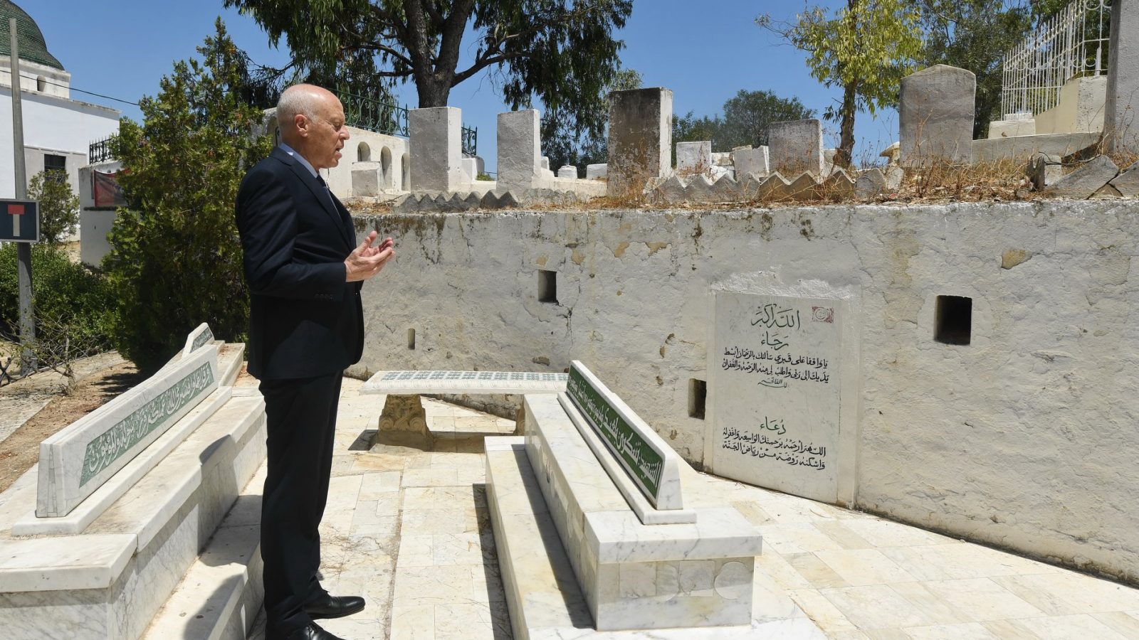 قيس سعيد يترحم على أرواح البراهمي، بلعيد، بن يوسف، التليلي وقائد السبسي(فيديو ،صور )