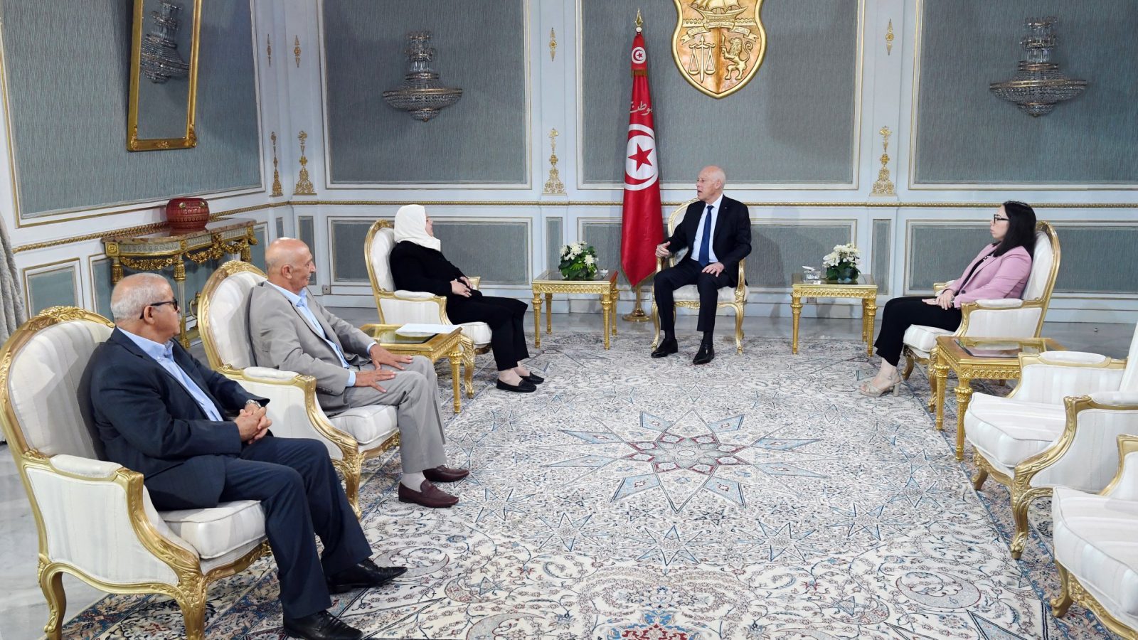 قيس سعيد: توفير كل الامكانيات لكشف حقيقة اغتيال الشهيدين البراهمي وبلعيد(فيديو)