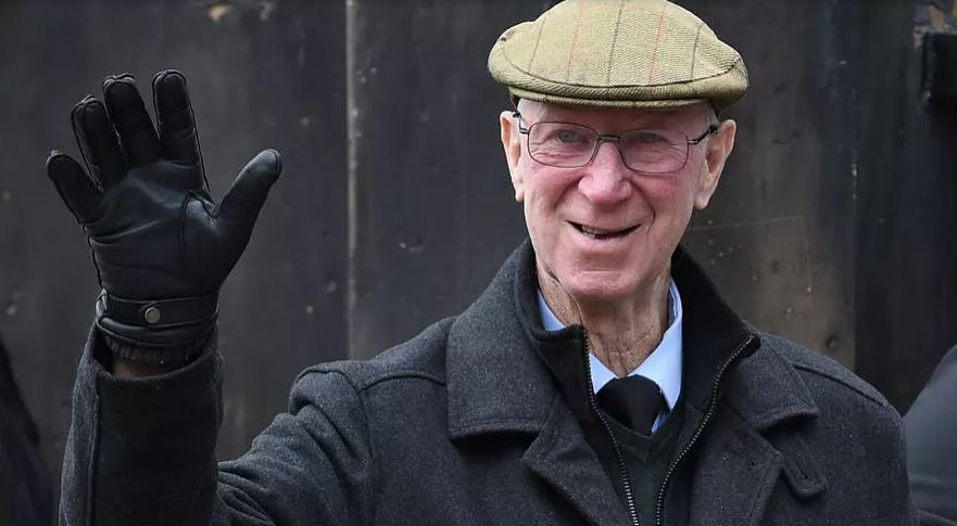 وفاة نجم منتخب أنقلترا الأسبق جاك تشارلتون