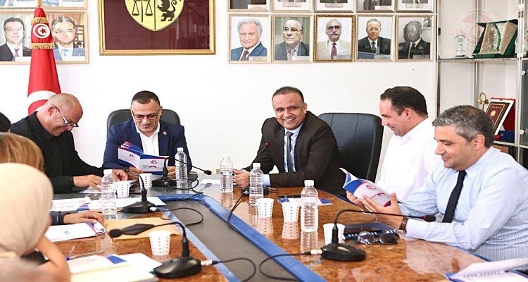 تقديم مقترح جامعة كرة القدم المتعلق بقانون الجامعات والجمعيات الرياضية