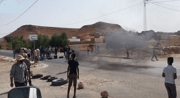 توتّر في رمادة وغلق للطريق العام