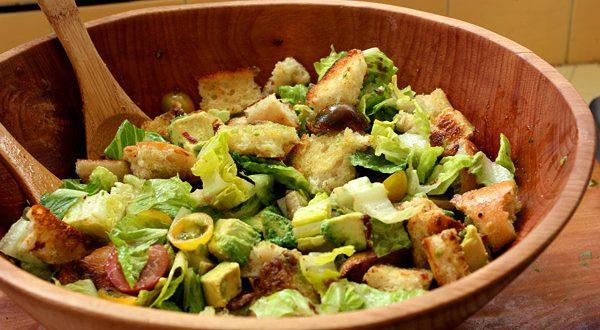 سلطة الخسّ والدجاج المشوي