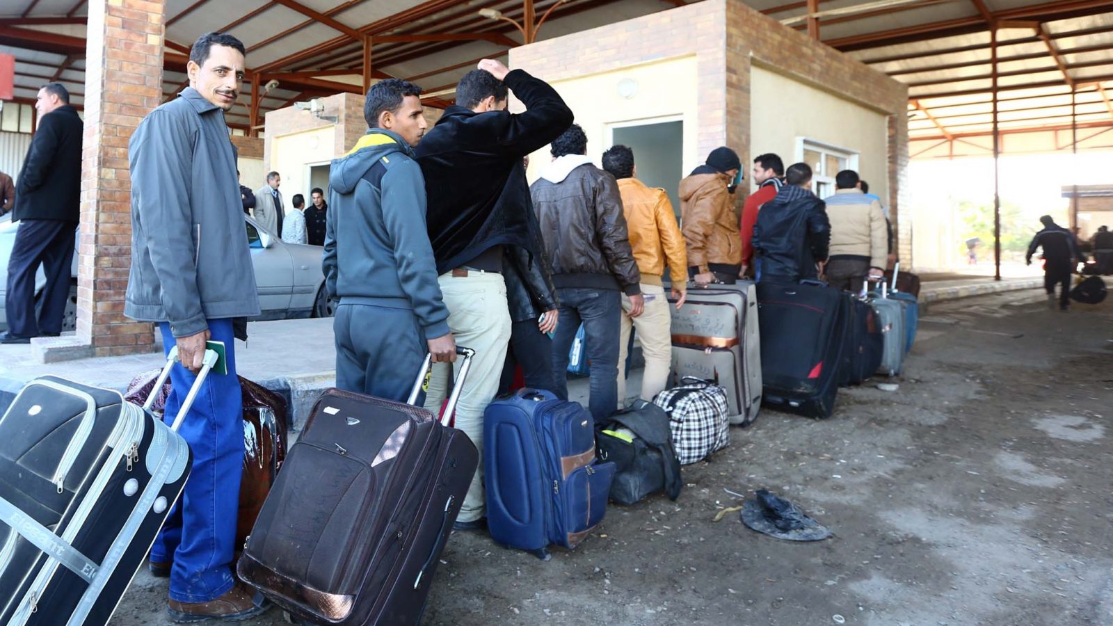 دخلوا من الجزائر دفعة واحدة / جزء من 800 تونسي رفضوا الامتثال للحجر الصحي وغادروا نحو بيوتهم