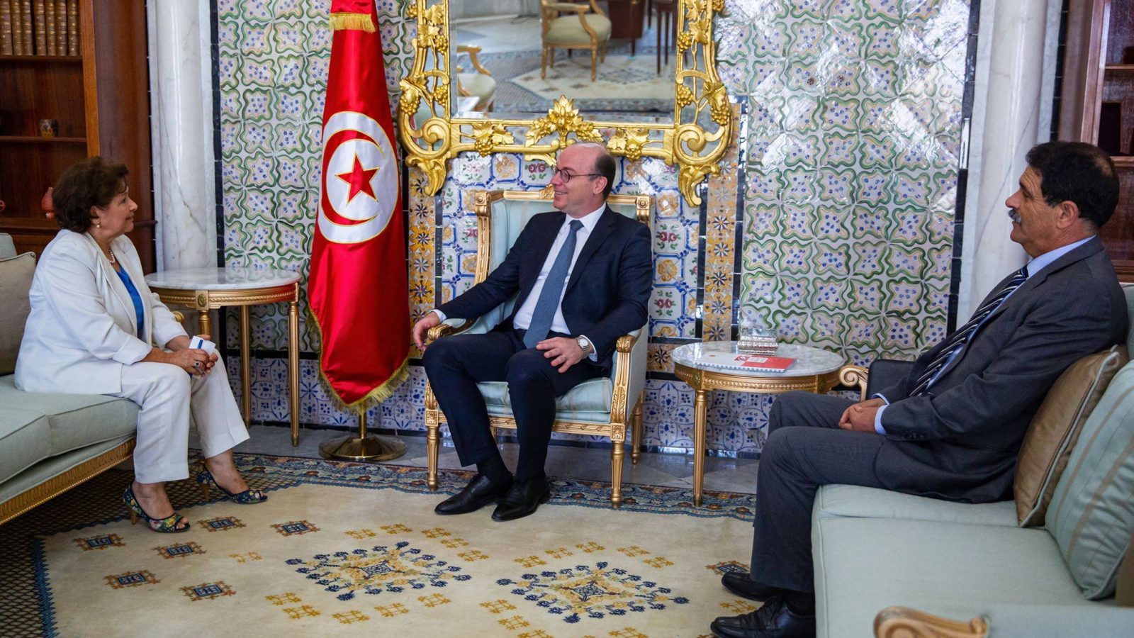 الفخفاخ يتسلم تقرير تصفية هيئة الحقيقة والكرامة