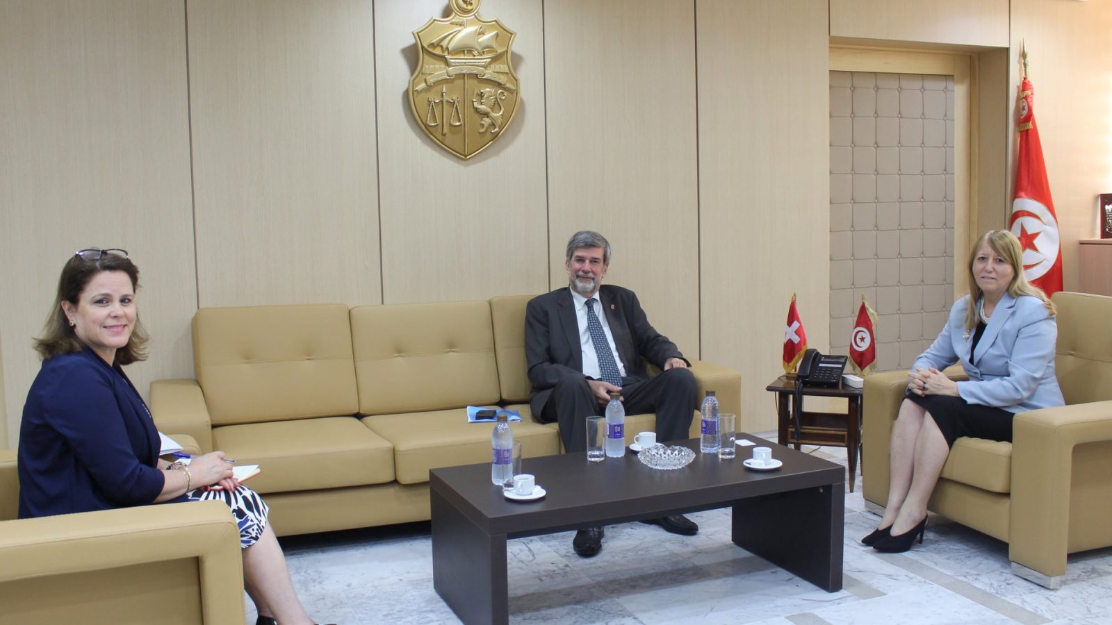 وزيرة العدل تبحث ملف استرجاع الأموال المنهوبة والمهربة