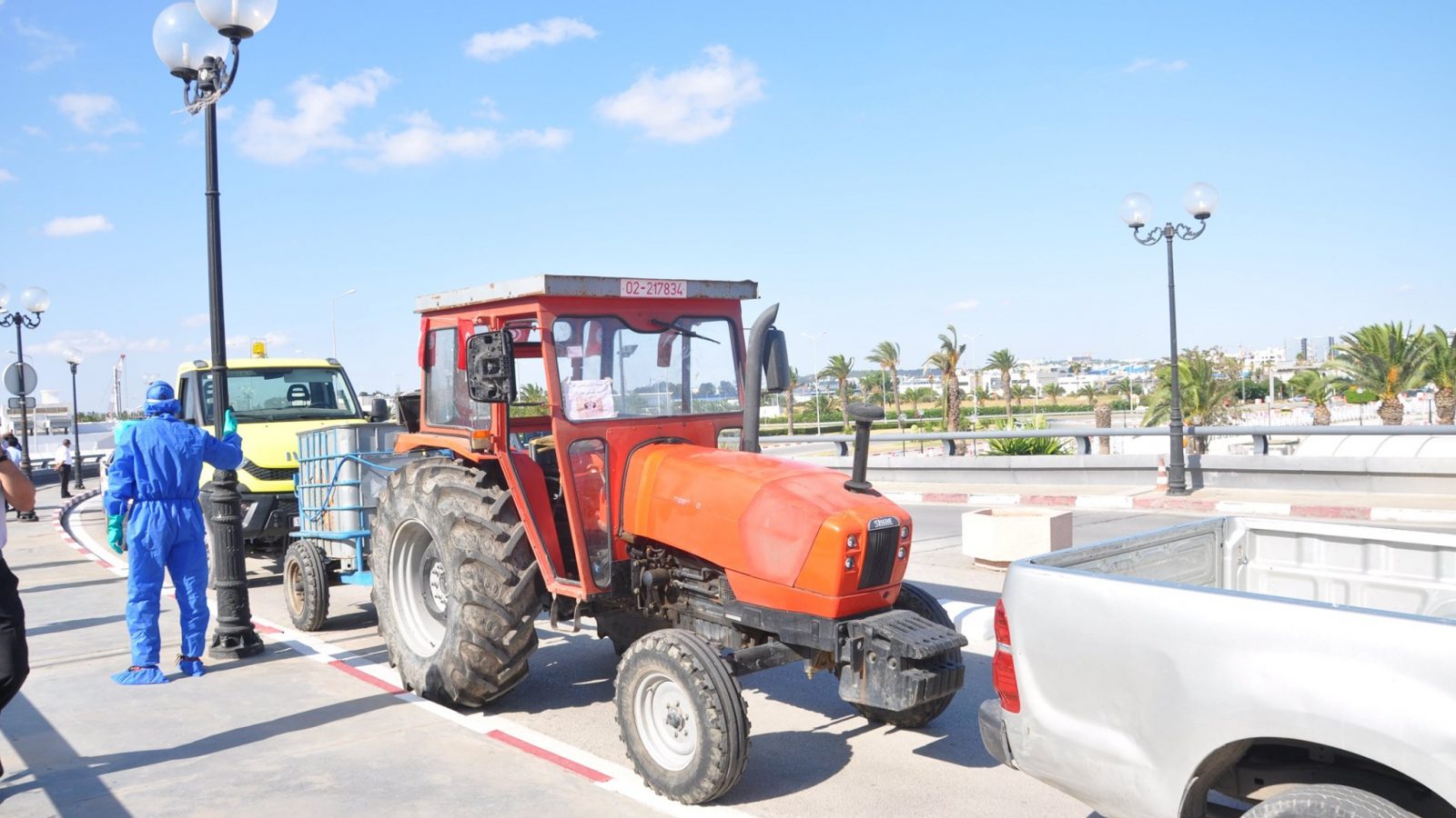 حملة تطهير وتعقيم شاملة لمحيط مطار تونس قرطاج الدولي(صور)