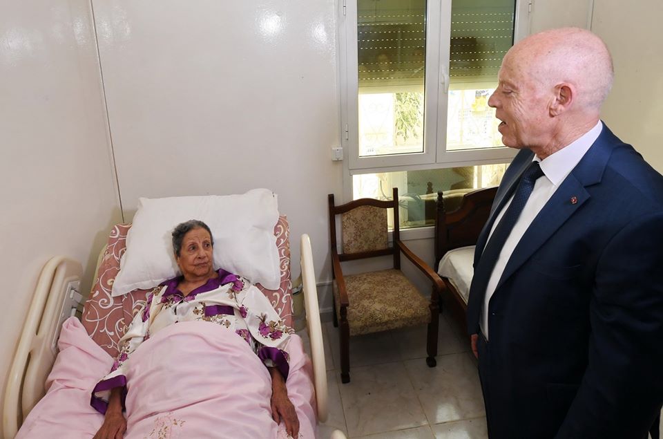 قيس سعيد يطمئن على صحة الممثلة القديرة دلندة عبدو